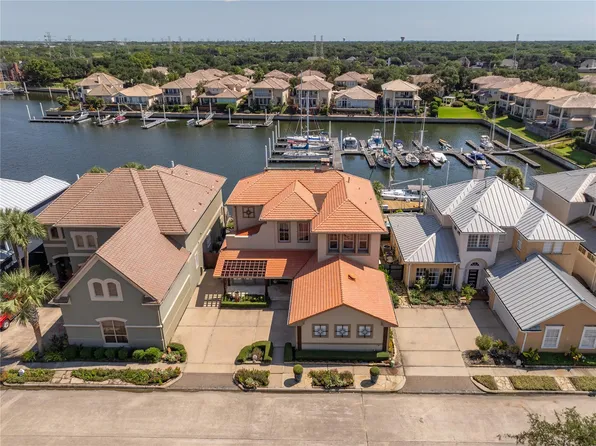 529 Southport Ln, Kemah, TX 77565