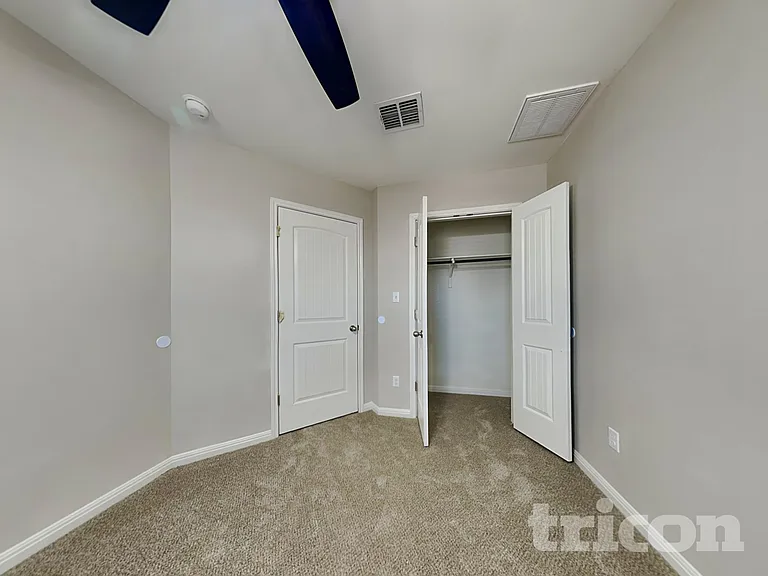 1052 Esplanade Pkwy — Photo 12