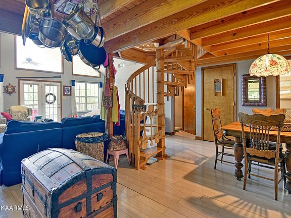 5th image of 377 Lakeview Ln