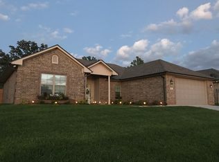 104 Brookway Ln, Longview, TX 75604