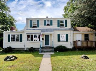 100 Chamberlain Pl, Midland Park, NJ 07432