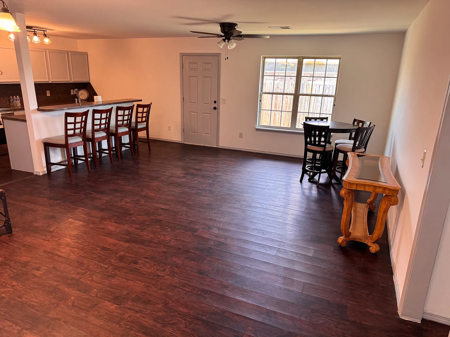 3 bed, 1306 sqft, $1,600 — Photo 2