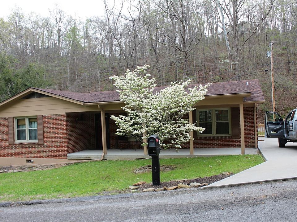 1st image of 403 Woodland Hls