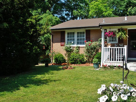 2nd image of 130 Laramie Cir
