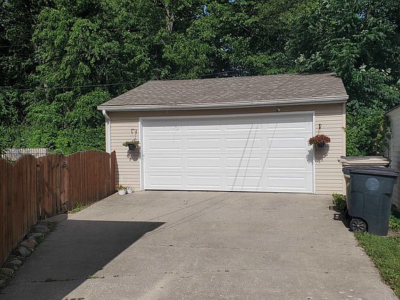 5th image of 530 S Twyckenham Dr