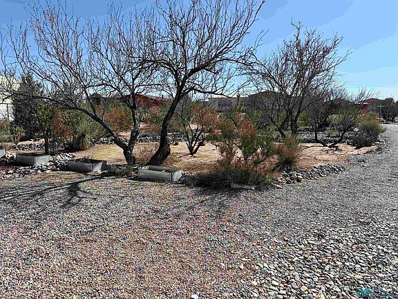 5th image of 109 Mimbres Rd