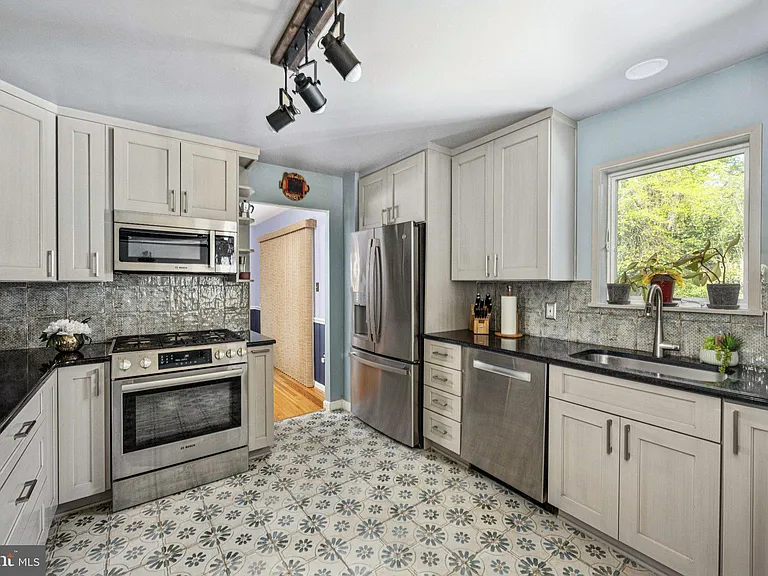 6917 Stoneybrooke Ln — Photo 28