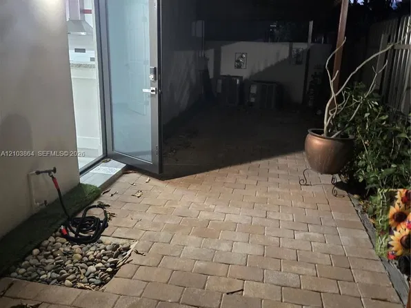 930 NW 32nd Pl, Miami, FL 33125