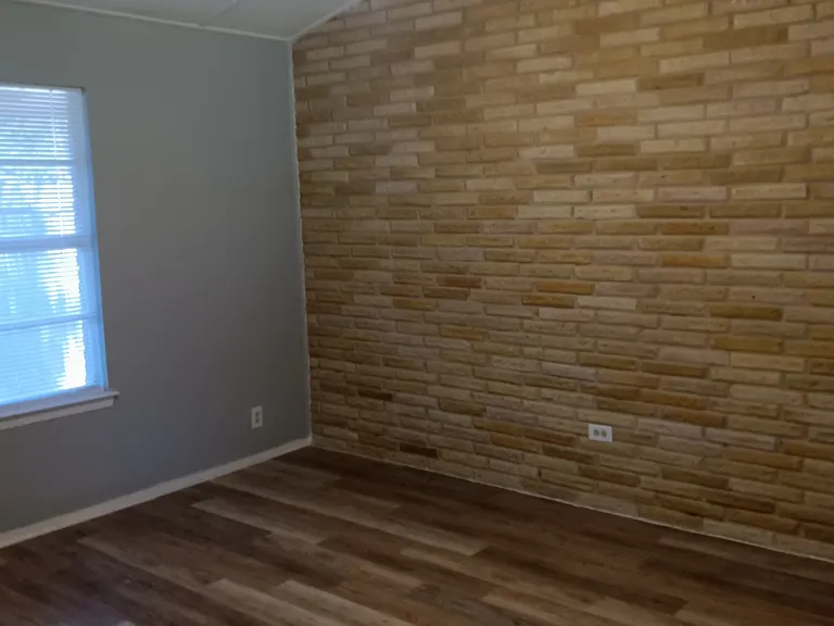 747 Sherbrook Dr — Photo 1