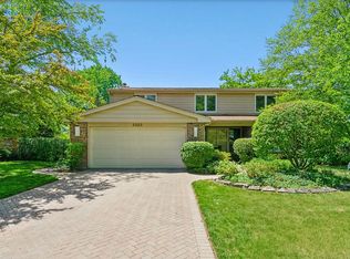 2322 Sussex Ln, Northbrook, IL 60062