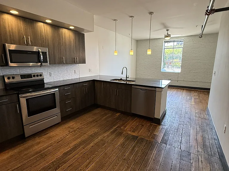 Garber Gables at Franklin Place — Photo 15