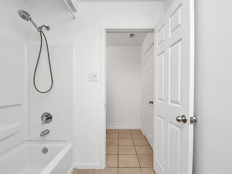 6715 Plum Springs Ln — Photo 20
