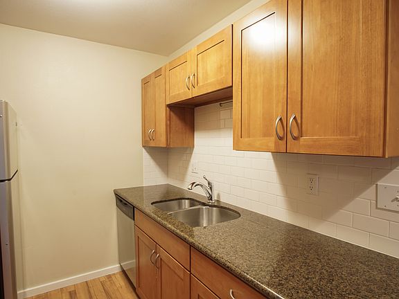 5th image of 1625 SE Bidwell St APT 7