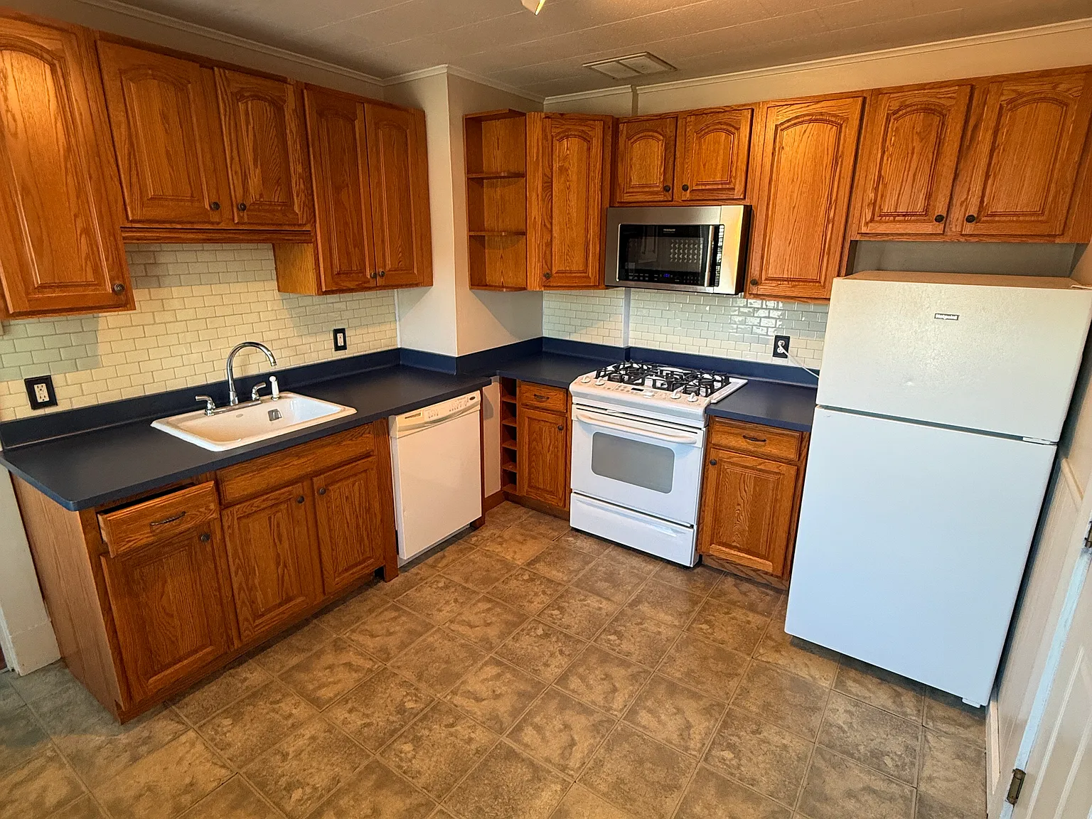 2 bed, $1,675 — Photo 2