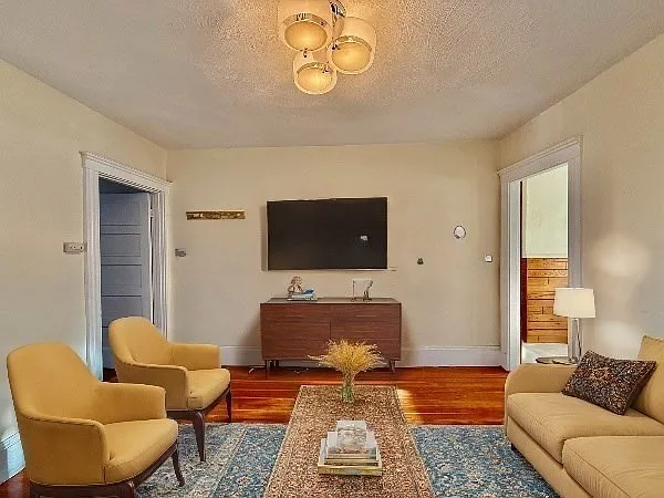 1 bed, 1.0 bath, 600 sqft, $2,000 — Photo 2
