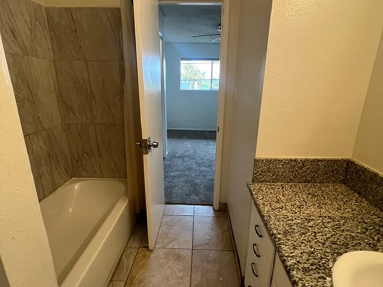 3041 E Hammond Ave #105 — Photo 8