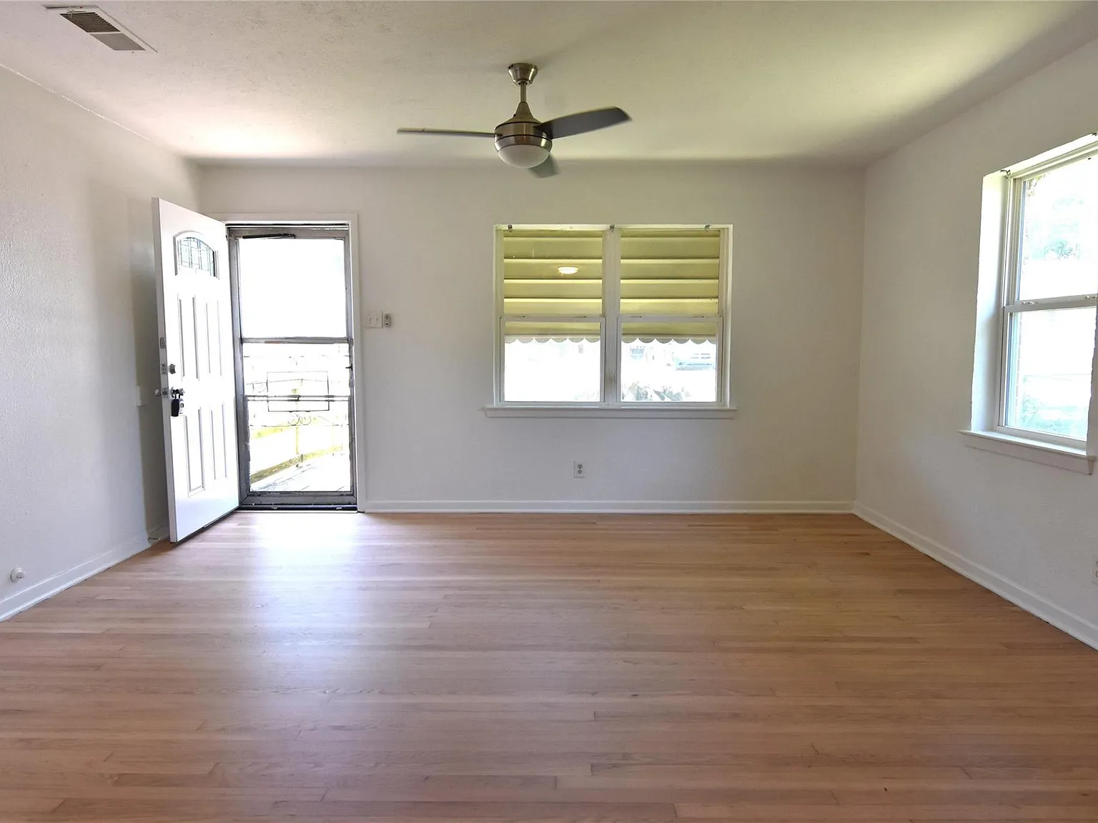 2 bed, 875 sqft, $1,575 — Photo 4