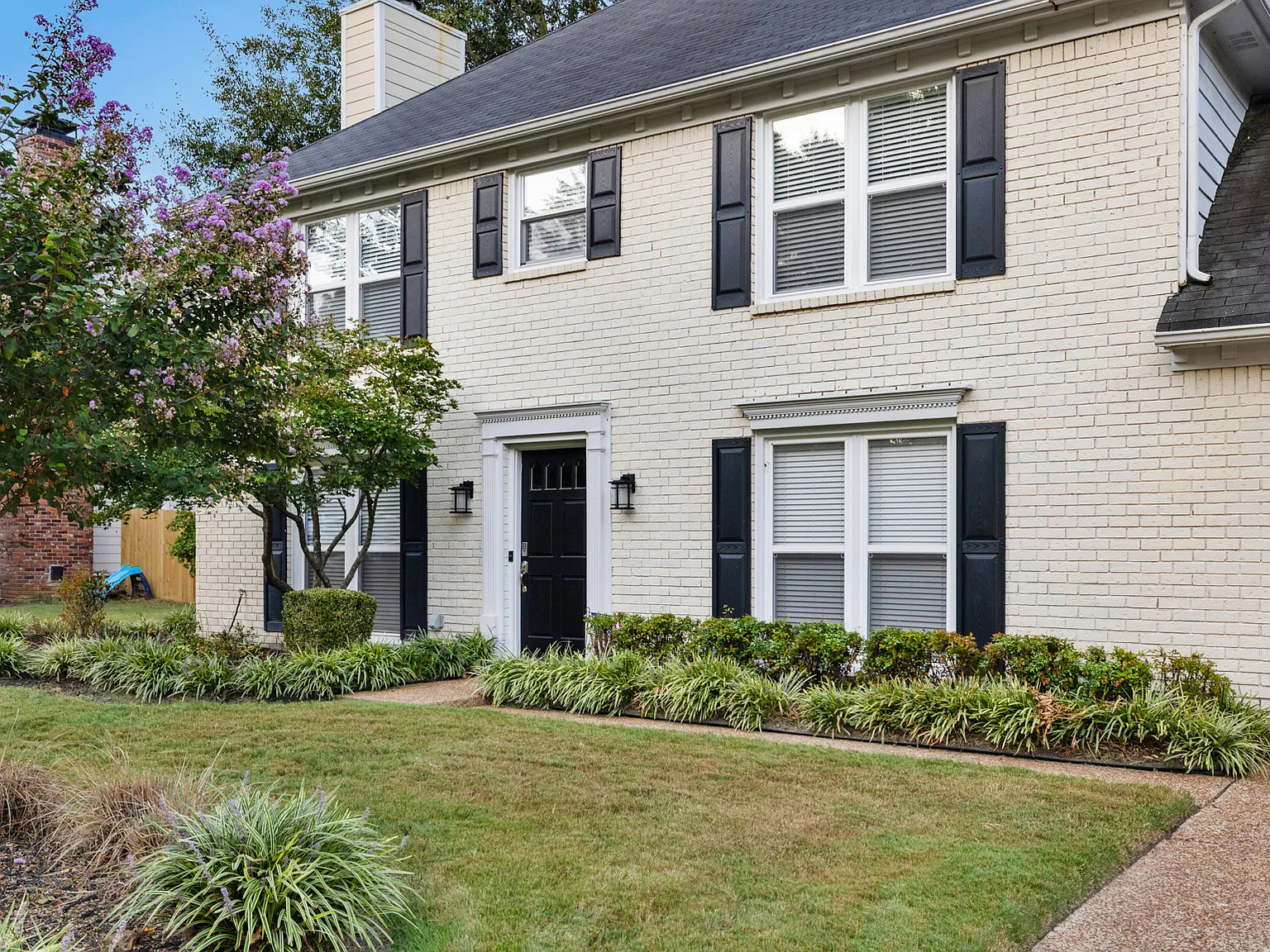 3 bed, 2.5 bath, 2110 sqft, $2,450 — Photo 3