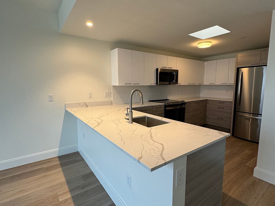1st image of 1085 Commonwealth Ave