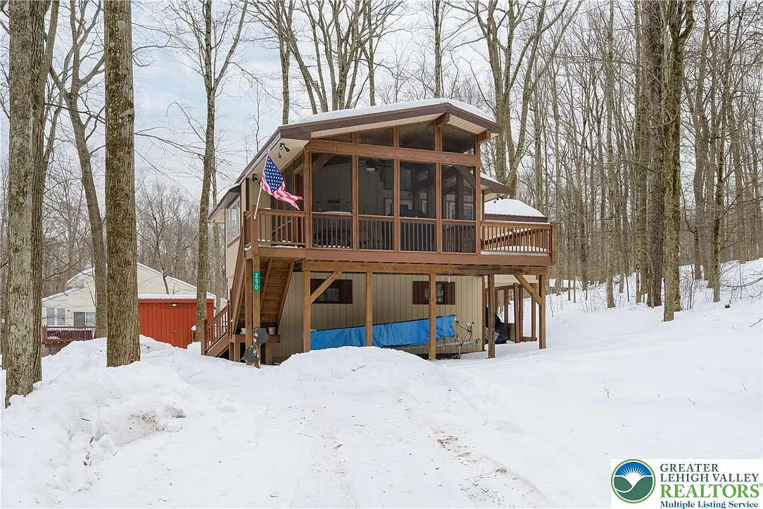 250 White Ln photo 1