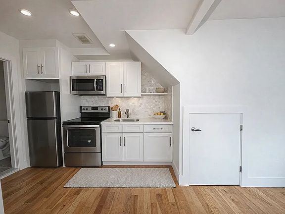 4th image of 306 Park Ave #2R