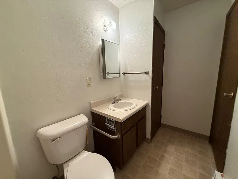 Salem Apartments — Photo 12