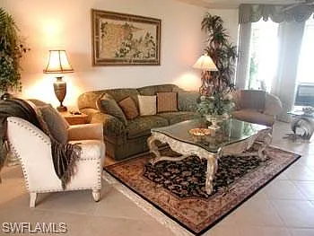 2 bed, 2.0 bath, 1700 sqft, $11,700 — Photo 2