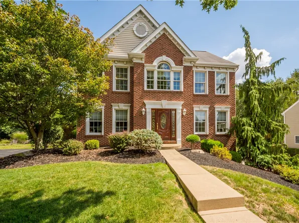 5699 Villahaven Dr, Bethel Park, PA 15102