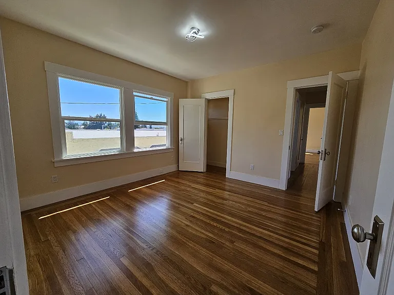 481 Van Dyke Ave #1 — Photo 25
