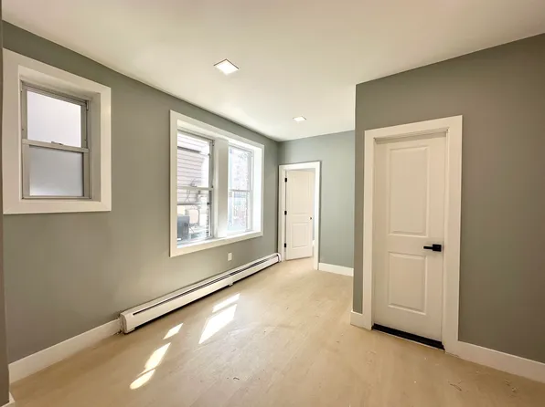 12 Grant Avenue image 3 of 8