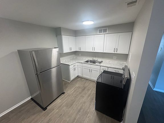 2nd image of 751 Chateau Dr