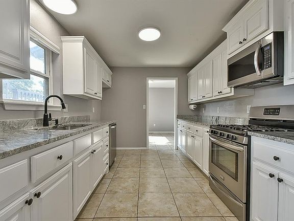 5th image of 3217 Fairway Dr