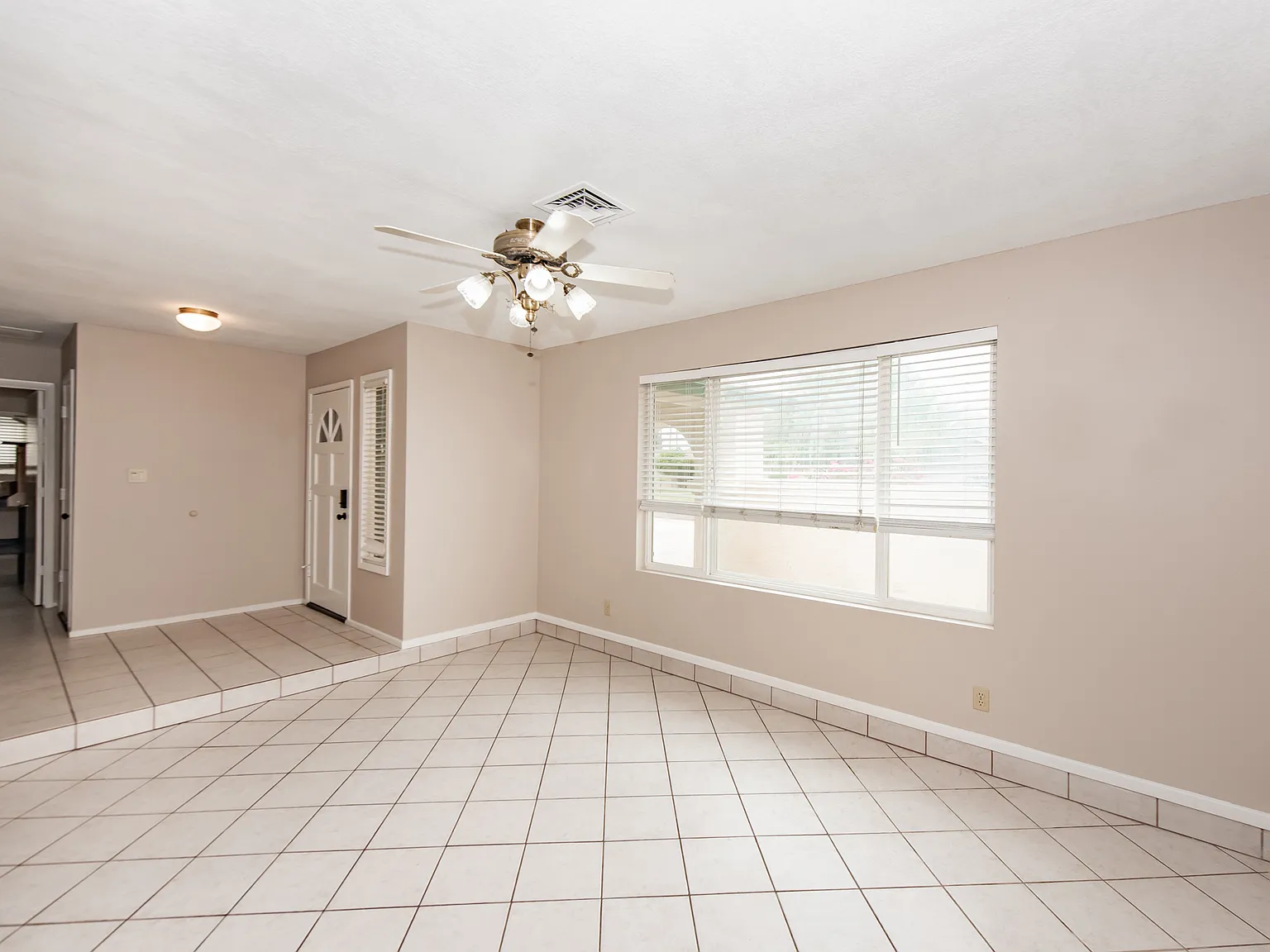 3 Bedroom Home 2 Miles from MCAS Yuma — Photo 3