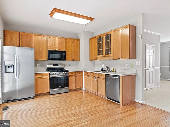 3rd image of 10503 Montrose Way