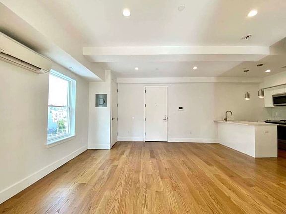 4th image of 59 Montrose Ave #2AA