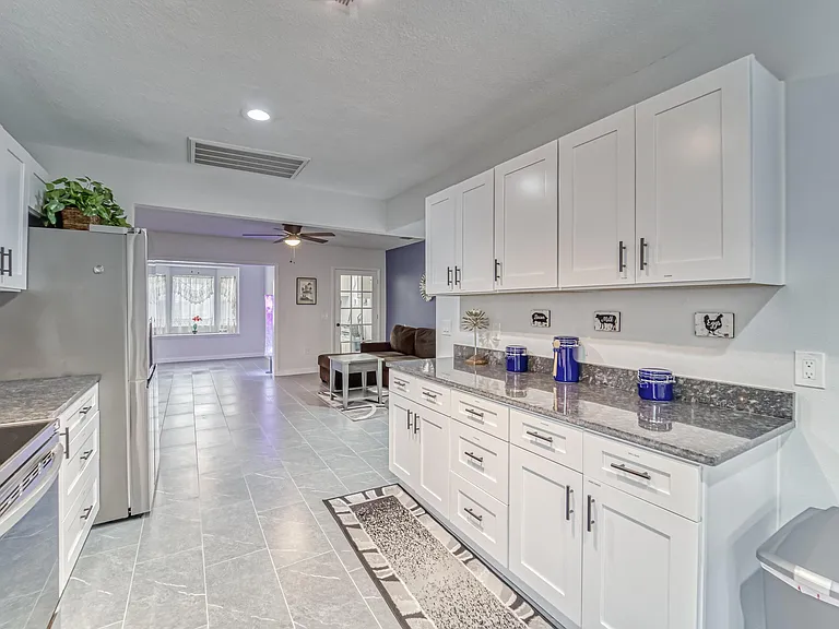 3311 N Perry Ave — Photo 4