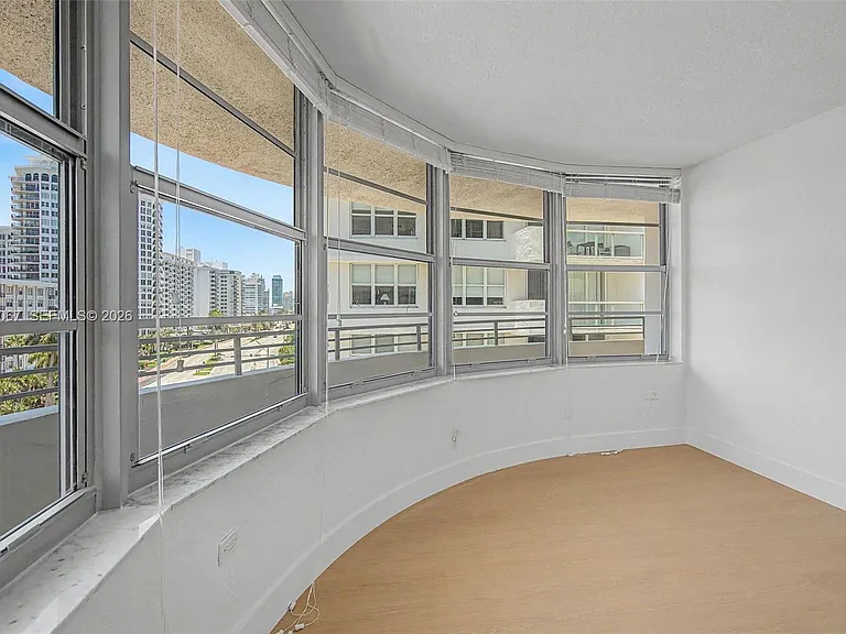 5555 Collins Ave #7B — Photo 16