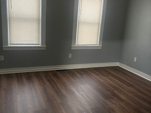 5th image of 884 Yorkston St Floor 1