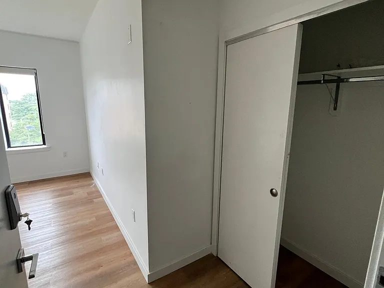 18 Freeway Dr E #412 — Photo 2