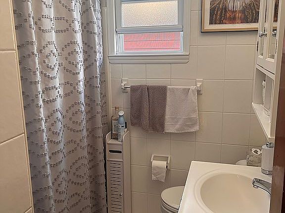 5th image of 162 Catherine St