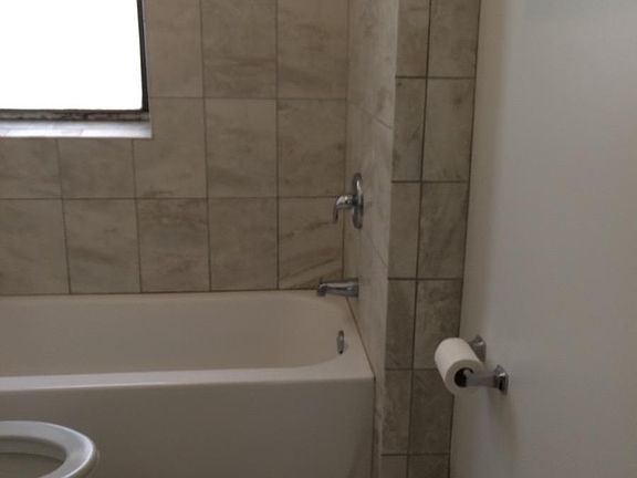 3rd image of 3521 N Wilton Ave #2SR