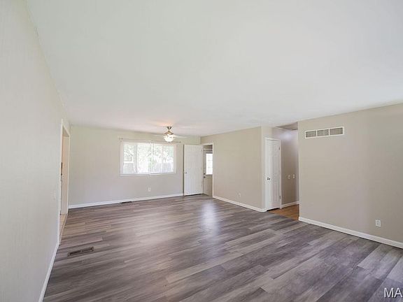 4th image of 2175 Collier Dr