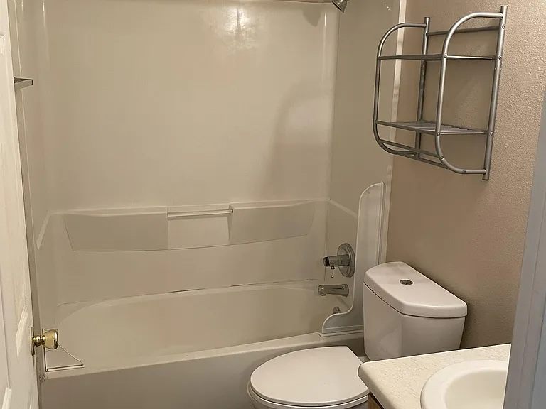 4531 Boardwalk Dr #Y — Photo 7