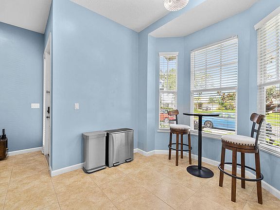 5th image of 10518 SW Westlawn Boulevard