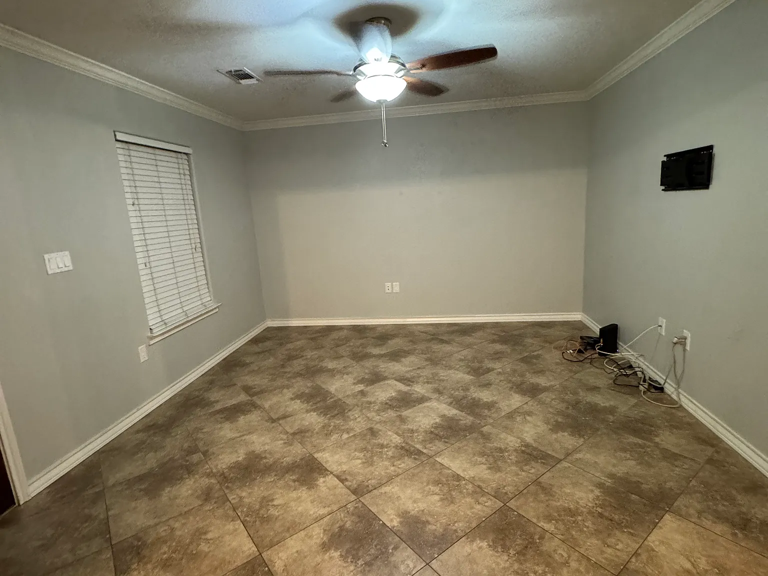 3 bed, 1245 sqft, $2,000 — Photo 3