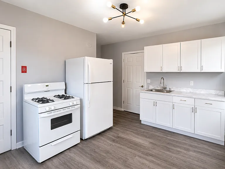 156 Poplar St #3R — Photo 1