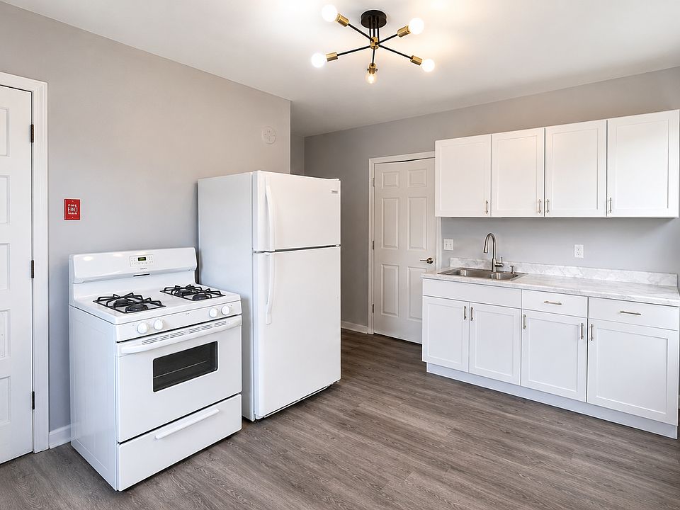 1st image of 156 Poplar St #3R