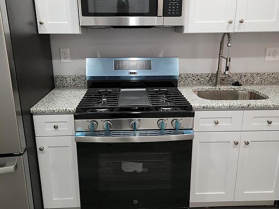 4th image of 220 N 56th St
