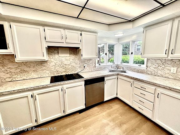 2nd image of 305 S Hyde Park Ave