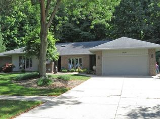 7836 Hickory Hill Ln, Parma, OH 44130